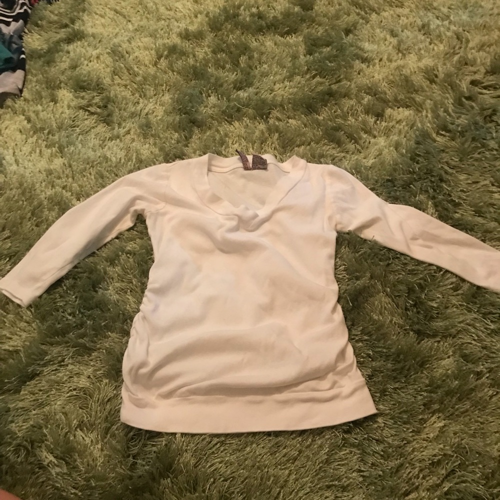 ⚡️Maternity Top-White ¾ length sleeve v-neck